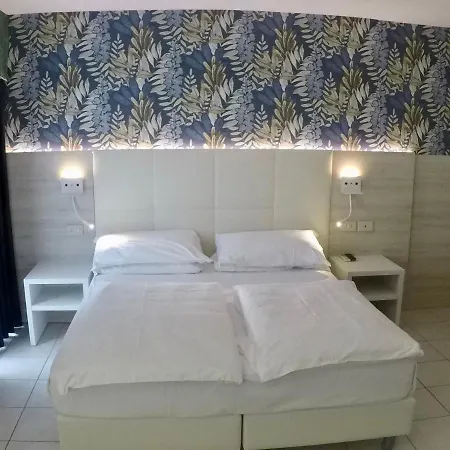 Hotell Gardenia 3*
