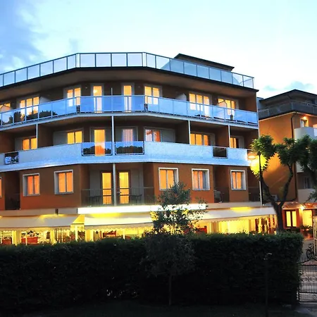 מלון Gardenia קאורלה